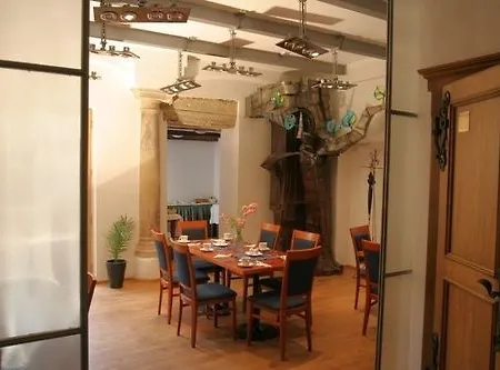 Zlaty Kohout Hotell